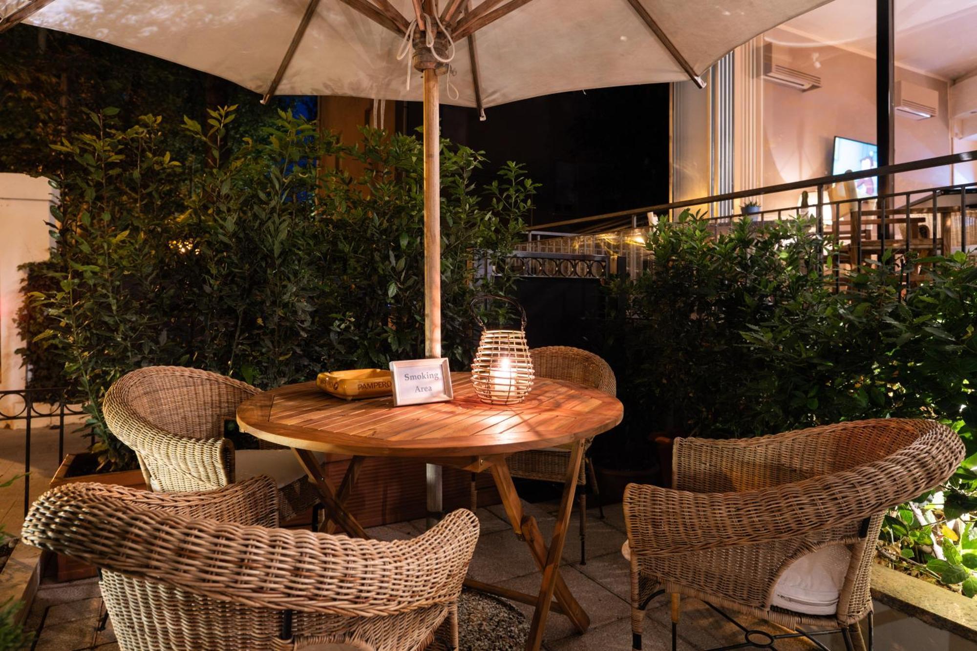 De La Ville Hotel Cattolica Buitenkant foto